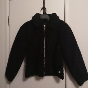 Levi's Kate Sherpa Jacket. Black Teddy Jacket with Plush Texture and High Collar